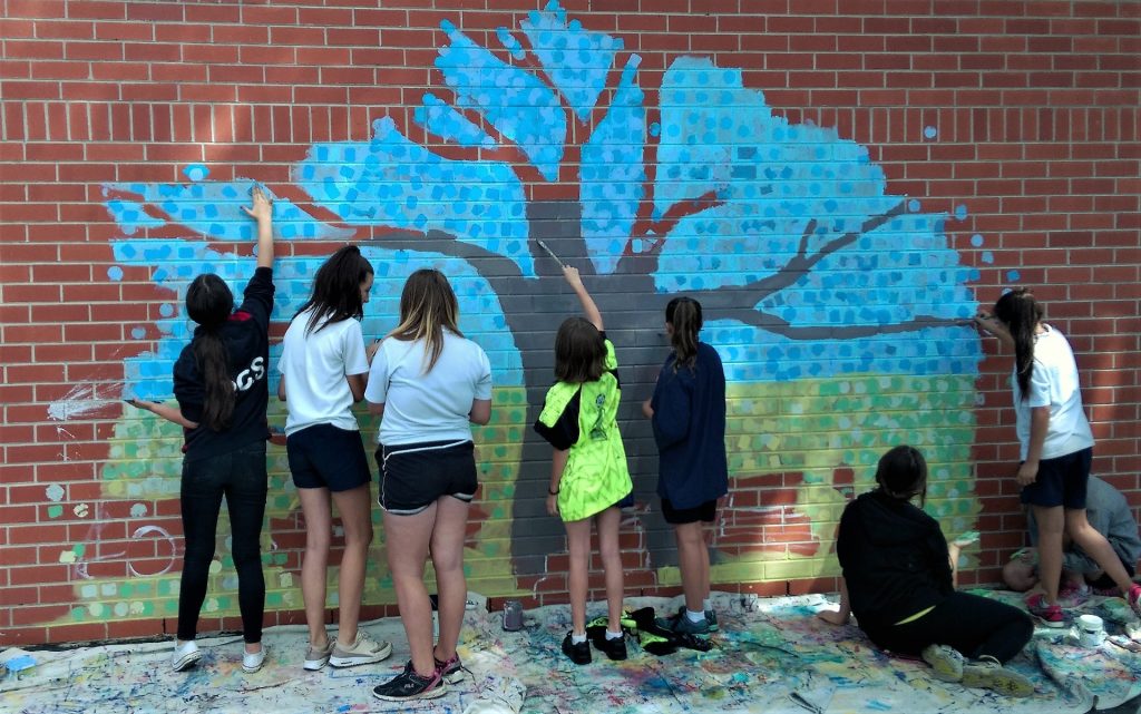 Kids art together - paint mural
